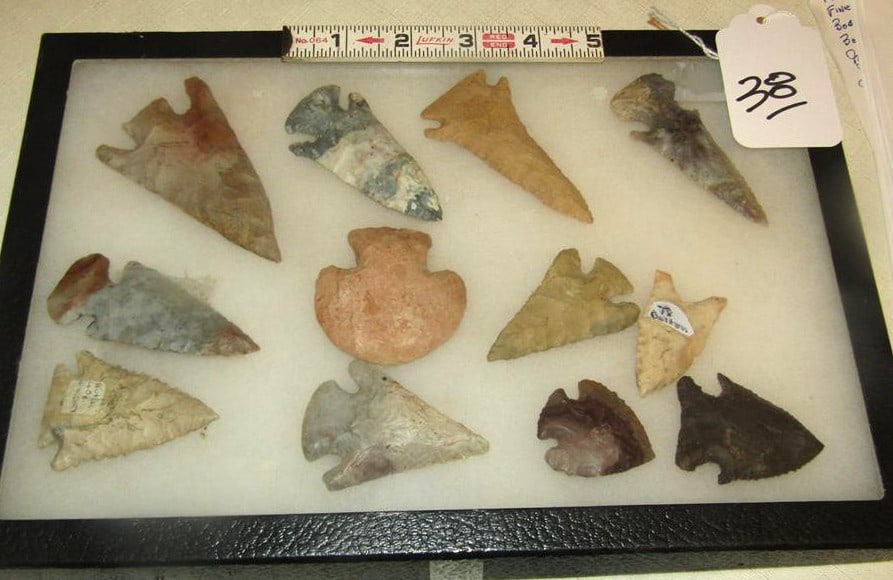 12 Arrowheads (1 of 1)