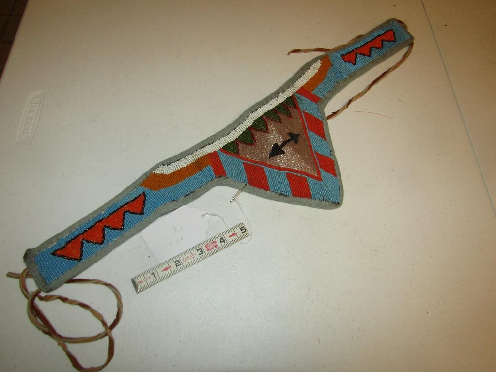 Bead belt,: Plateau 22 1/2" beaded belt with hide ties, arrowhead pictorials, very good cond