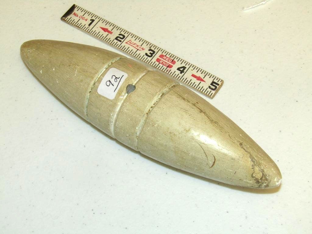 Club head: 7 1/2" blond colored club head with mounting hole