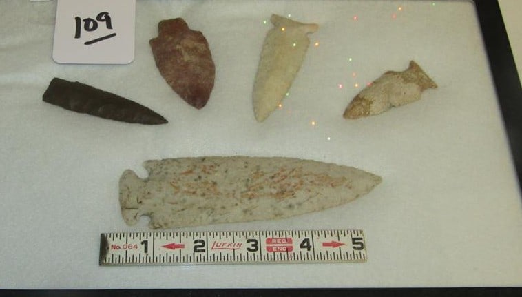 5 pc points: Display with 5 pc various flint points, largest 5 1/4"