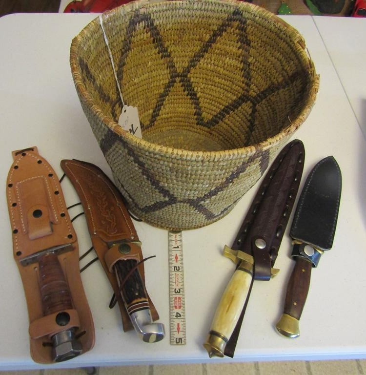 Basket.4 knives: Papago 9" x 7" basket with 4 modern knives with sheaths