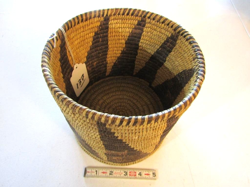 Basket: Pima/Papago round basket, 8" x 6 3/4", stepped triangular design, good condition
