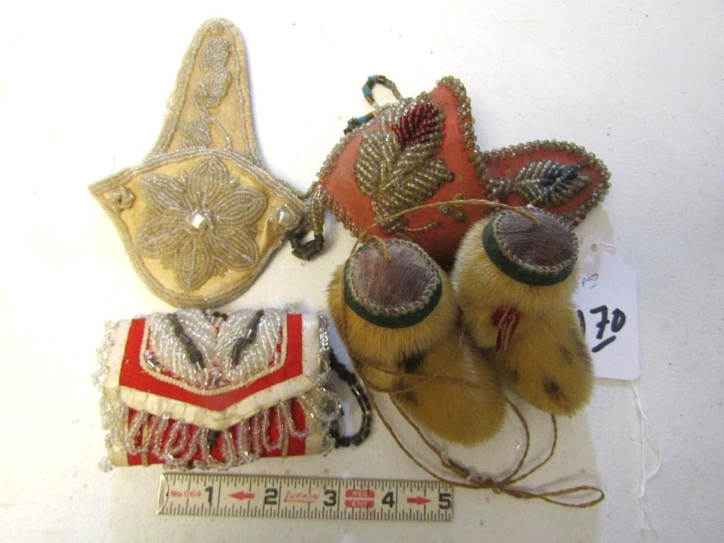 4 pc beadwork: Bag with 4 pc beadwork, 2 wall pockets, bag and Eskimo baby moccasins (Yo Yo's) largest item is 5 1/2"