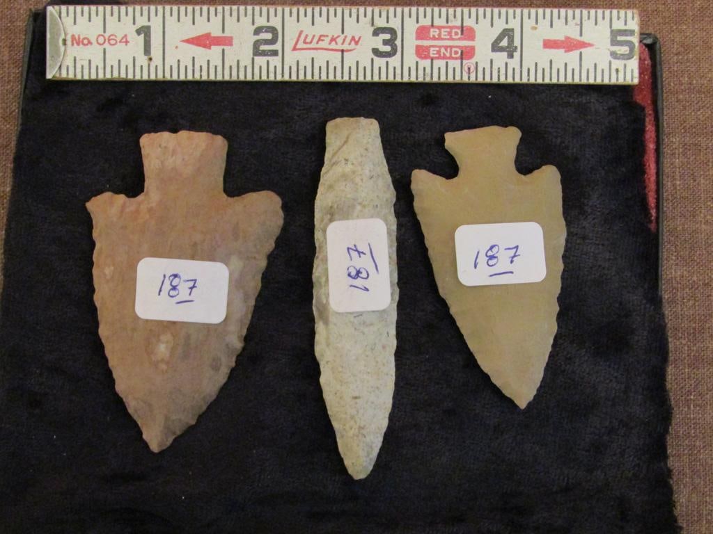 3 points: Display with 3 flint points, largest 3"