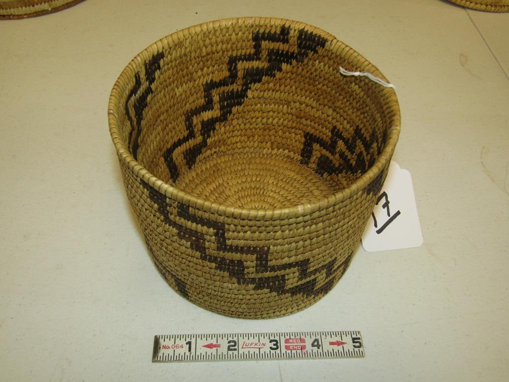 Basket: Papago baketry bowl 6" x 4 1/4", very good cond