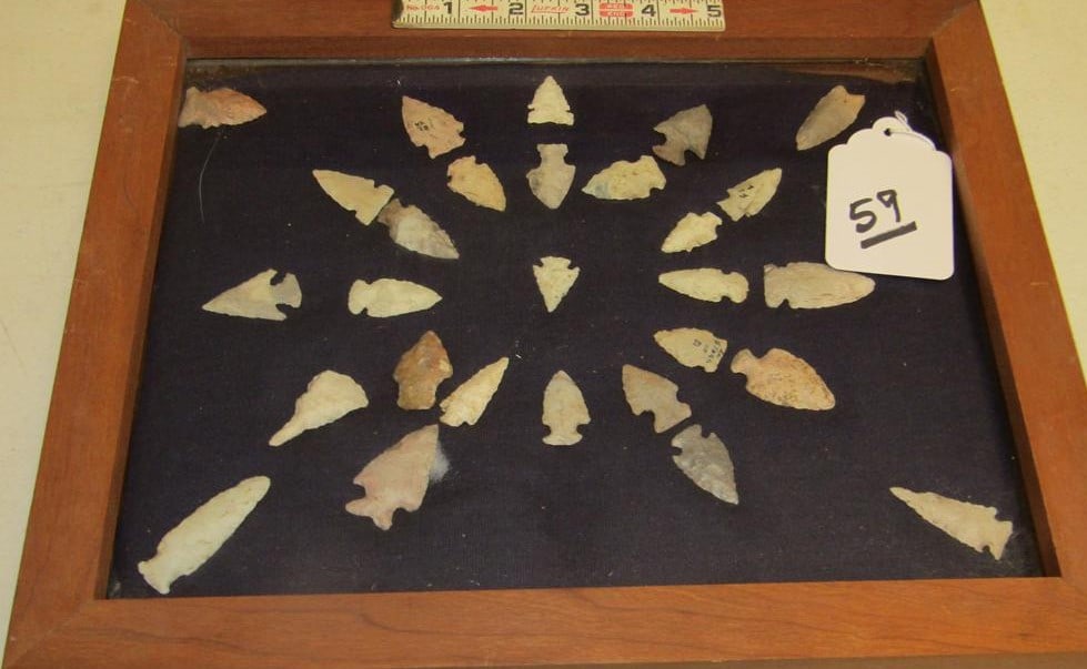 27 points: Wood display with 27 various flint points