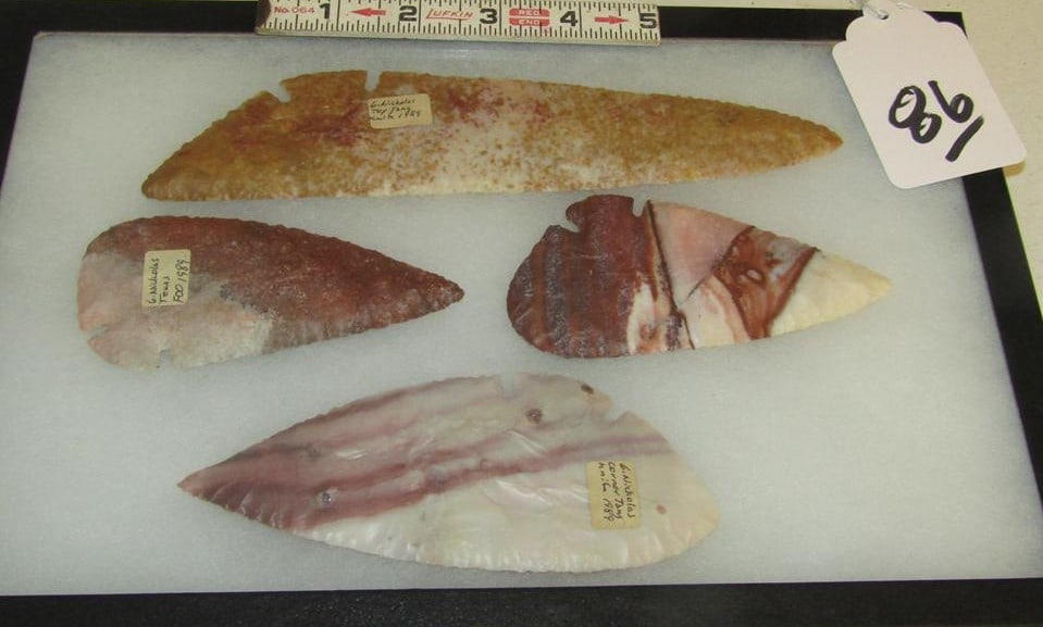 5 pc knives: Display with 4 pc corner tang knives and large 7" quartz knife (not examined for coas)