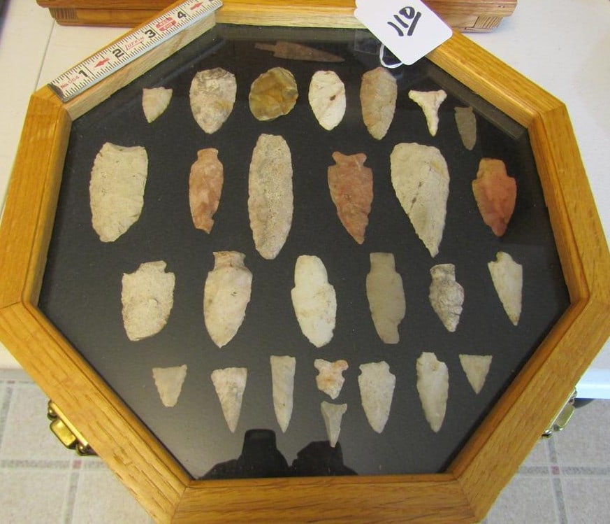 28 points: Wood octagonal display with 28 pc various points and 2 1/2" metal point