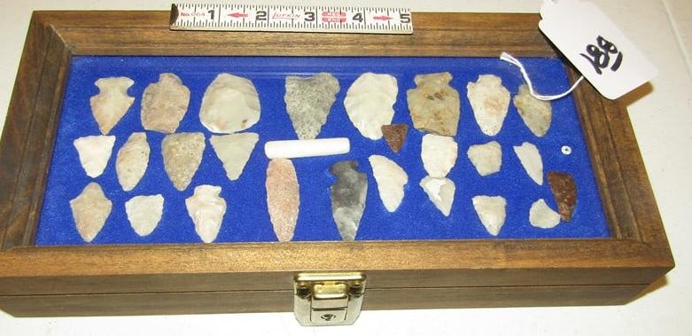 28 points/misc: Wood case with 28 pc misc points etc, some broken