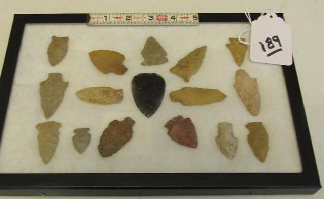 16 points: Display with 16 pc various points