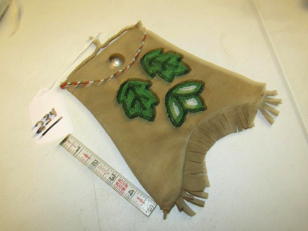 Bead bag: Plateau beaded 9 1/2" bag with nickel coin button, good/very good cond