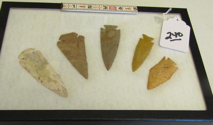 5 points: Display with 5 pc various points, largest 4" Dovetail, not examined for coa