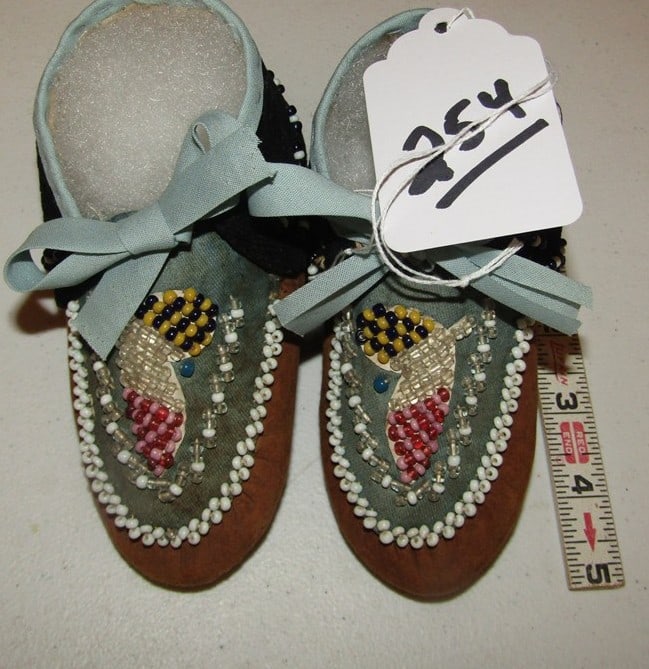 Moccasins: Pr of Iroquois 5 1/2" beaded child's moccasins, very good condition