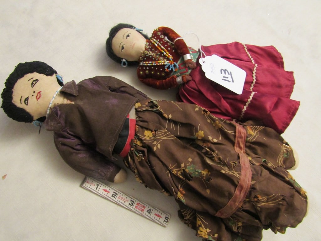 2 dolls: 2 Indian doll with native clothing and beadwork, good condition,