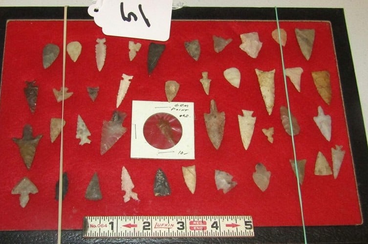 40 points: Display with 40 pc various points, largest 1 5/8", Cook collection, not examined for coa