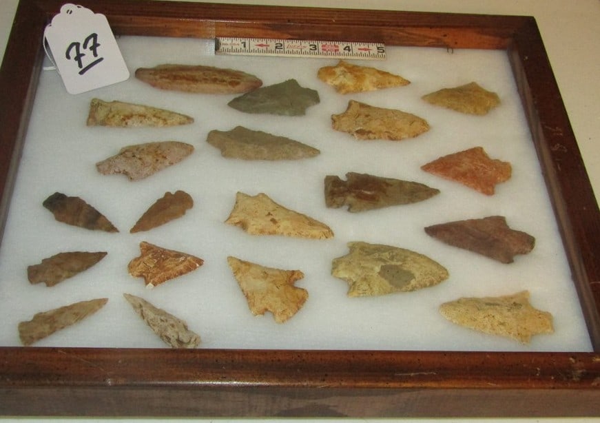 20 points: Wood frame with 20 various points, largest 3 3/8", Lamp collection, not examined for coa