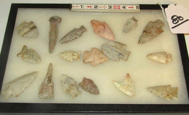 17 points: Display with 17 various points, largest 3 1/8", Lamp collection, not examined for coa