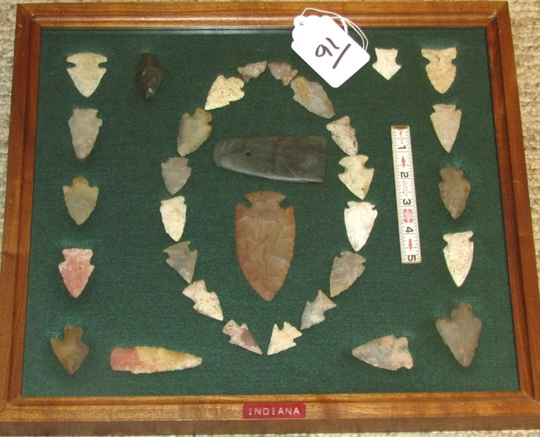 31 points: Large wood frame with 31 various points and pendant, Indiana, Lamp collection, not examined for coa