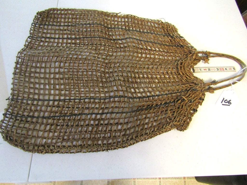 Net bag: Northwest Coast woven net bag, 18" x 16", good condition