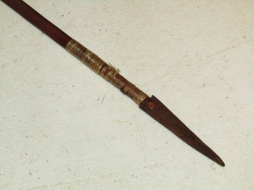 Arrow: Plains 26 1/2" painted arrow with 2" metal point, loose feathers, sinew wraps, appears good condition, Beranek collection