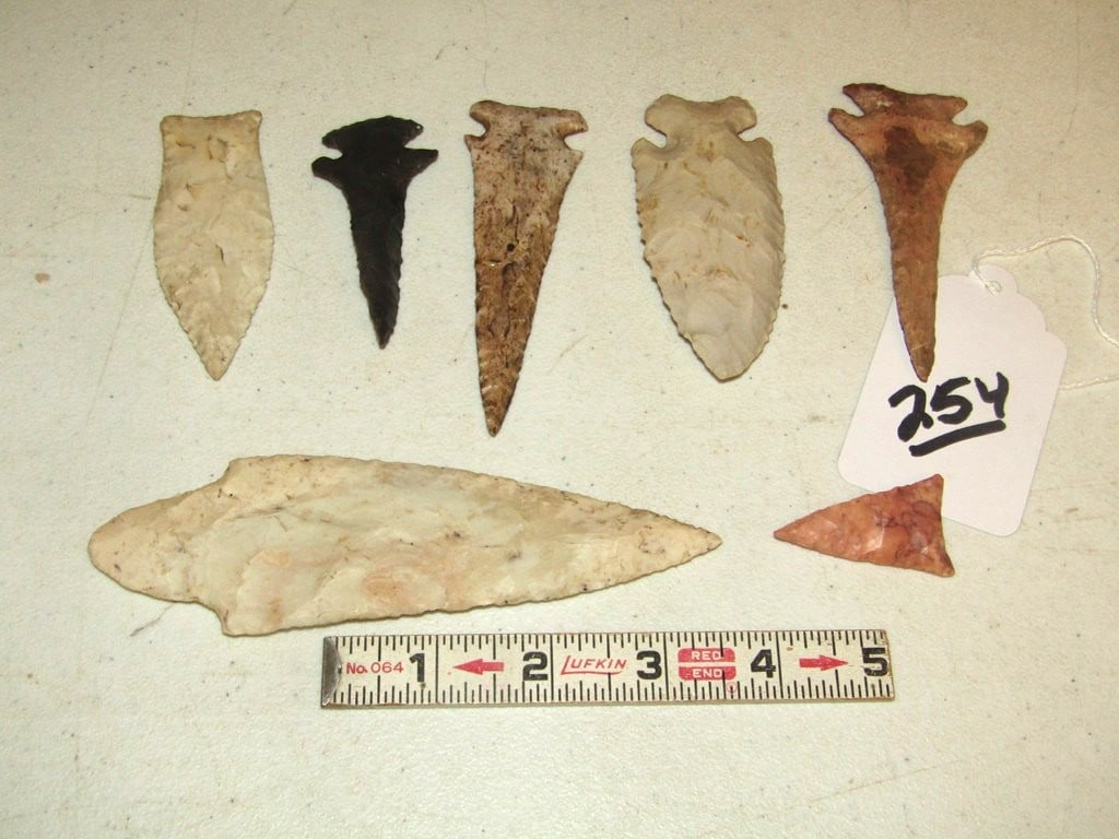 8 points: Display with 8 pc various points, largest I 5 5/8", Idaho collection that owner believes to be all reproductions, not examined for coa