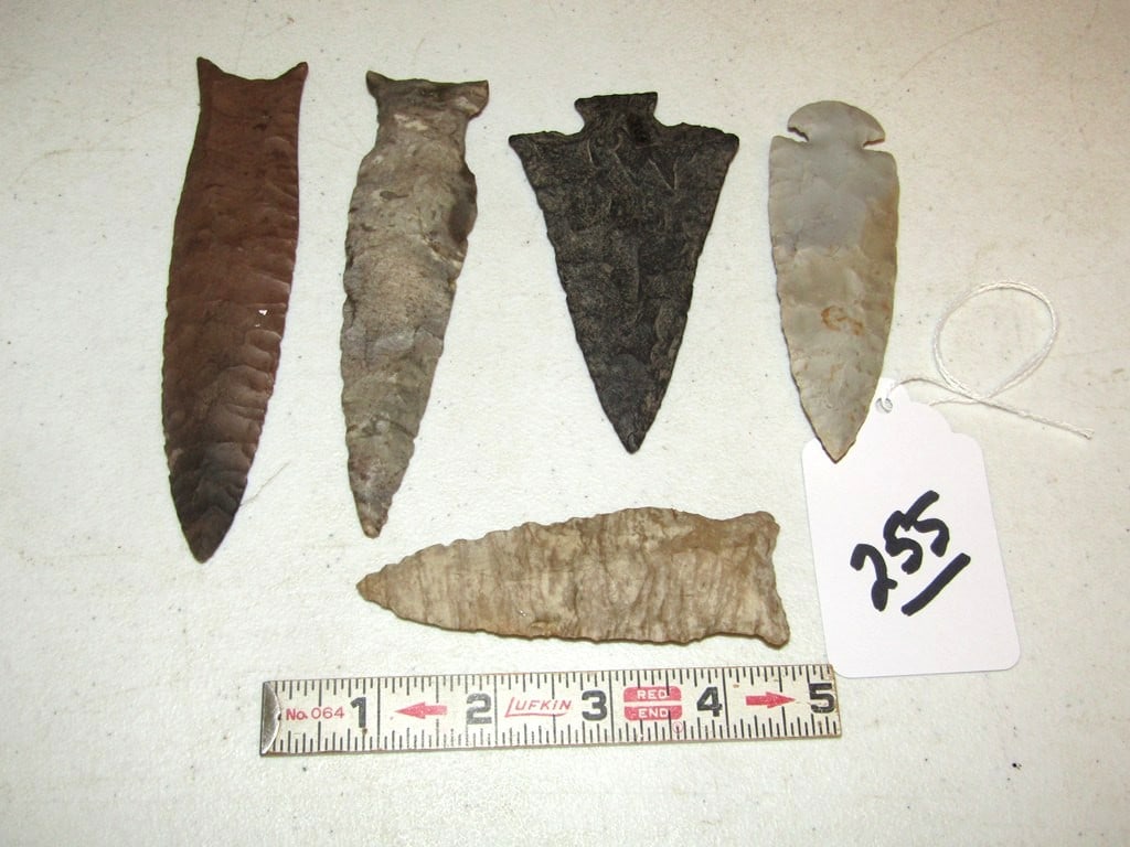 5 points: Display with 5 pc points, largest is 5 1/2", Idaho collection that owner believes are all reproductions, not examined for coa