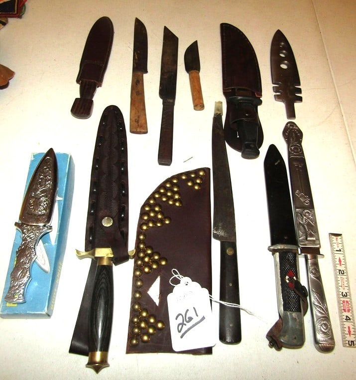 12 pc misc: Bag with 12 pc misc knives etc