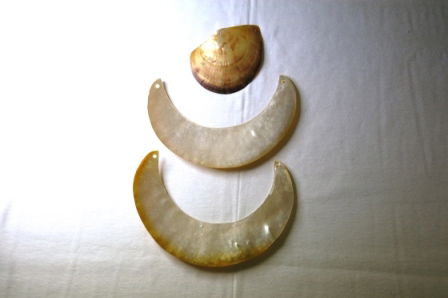 2 Mother of Pearl Gorgets & Shell Pendant. Proba: 2 Mother of Pearl Gorgets & Shell Pendant. Probably PNG.