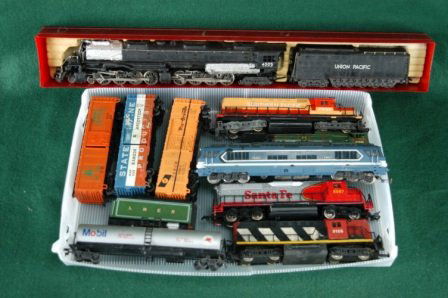 Rivarossi Union Pacific 4-8-8-4, plus Hornby Duc: Rivarossi Union Pacific 4-8-8-4, plus Hornby Duchess of Dorchester & 4 other locomotives; & 5 various rolling stock.