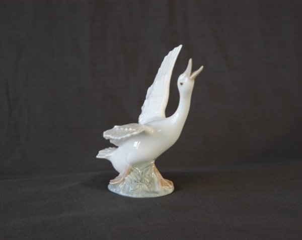 Lladro Goose Figure. Wings outstretched. H 14cm