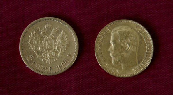 1899 & 1900 Russian Gold 5 Rouble Coins. Approx E