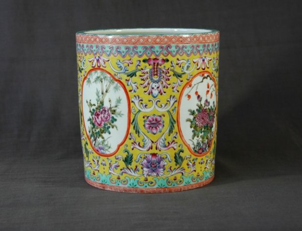 Chinese Porcelain Brush Pot. Famille rose floral 