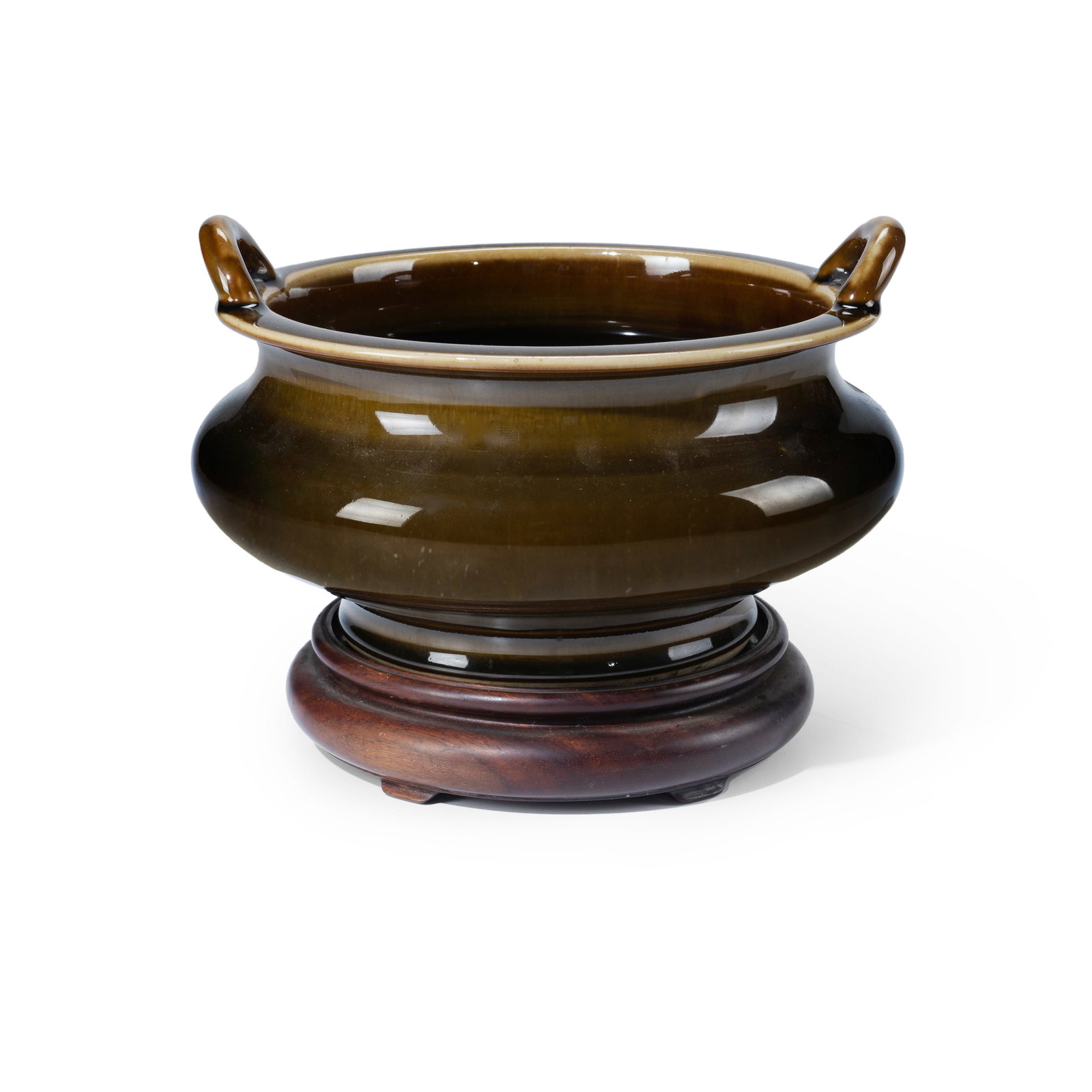 Chinese Olive Glazed Handled Censer. Late Qing or Republic period. Incised apocryphal Chenghua four: Chinese Olive Glazed Handled Censer.Late Qing or Republic period. Incised apocryphal Chenghua four character mark. (W21cm)PROVENANCE:Estates Late Adolphe and Asra Alexander, a German-Thai couple invol