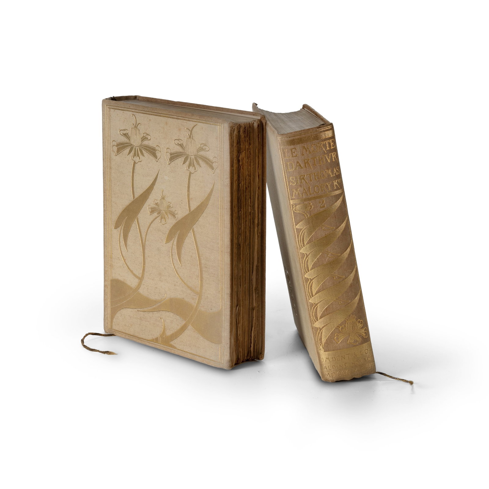 BOOK, Aubrey Beardsley (illustrator) Le Morte D'Arthur, J.M Dent 1893 (publisher) Limited edition: BOOK, Aubrey Beardsley (illustrator) Le Morte D'Arthur, J.M Dent 1893 (publisher)Limited edition 1500 copies. Gilt embossed cloth covers, profusely illustrated by Beardsley.