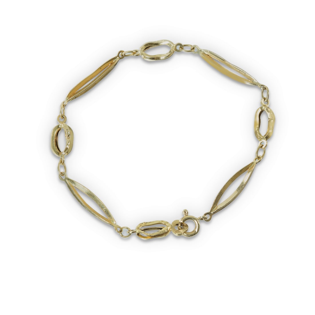 18ct Yellow Gold Hollow Italian Bracelet: 18ct Yellow Gold Hollow Italian Bracelet Length 20cm (links damaged). Approximate weight: 6.76g.