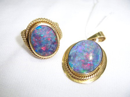 Matching 18ct Y/G & Opal Set Brooch & Ring