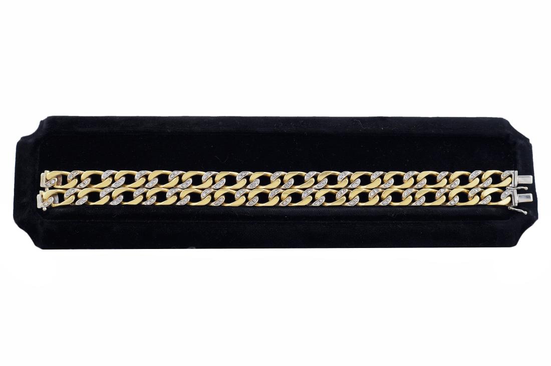 A pair of 18k bicolor gold groumette chain bracelets: The two pieces can be united to form a collier, with huit-huit-cut diamond closures approx. weighing 2,2 carats, l. 20 cm. (bracelet) and 41 cm. (necklace)
