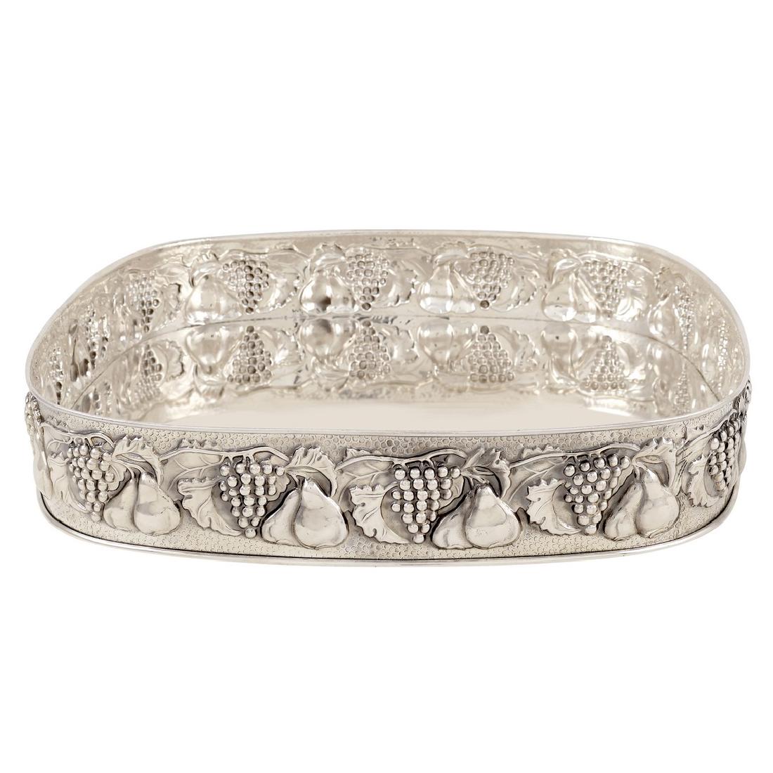 A silver tray Italy, 20th century peso 1280 gr. (1 of 1)