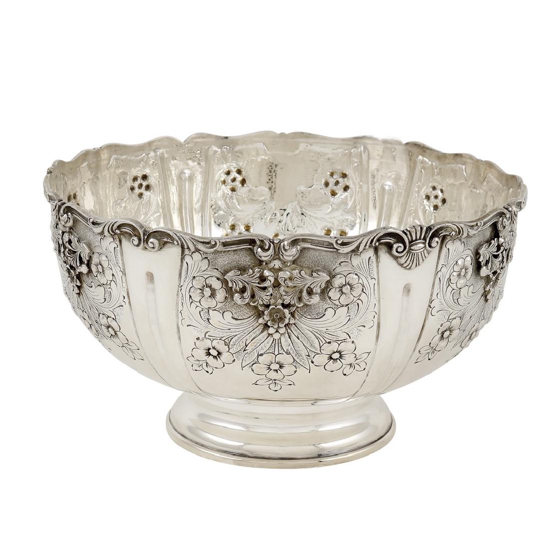 A silver bowl centerpiece Italy, 20th century peso 1110 (1 of 1)