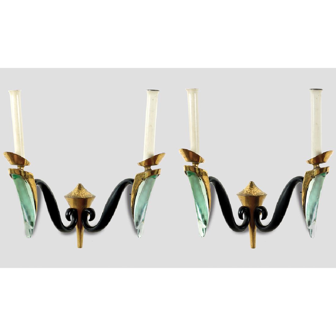 Max Ingrand Bressuire 1908 - Parigi 1969 40x30x23 cm: pair of wall lamps, Fontana Arte production, 1955 circa, brass and glass structure. Bibliography: "Fontana Arte Gio Ponti, Pietro Chiesa, Max Ingrand", Franco Deboni, ed. U. Allemandi & Co., 2012, fig