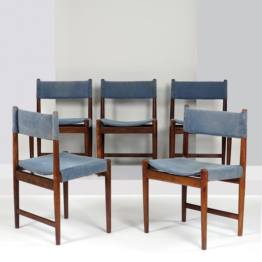 Arne Vodder per Sibast Furniture: Denmark, 1960 - 1969 81x52x44 cm.13 rosewood chairs, 11 with fabric seatbacks and seats and 2 with wooden seatbacks and fabric seats, marks on the reverse of the legs, slight wears