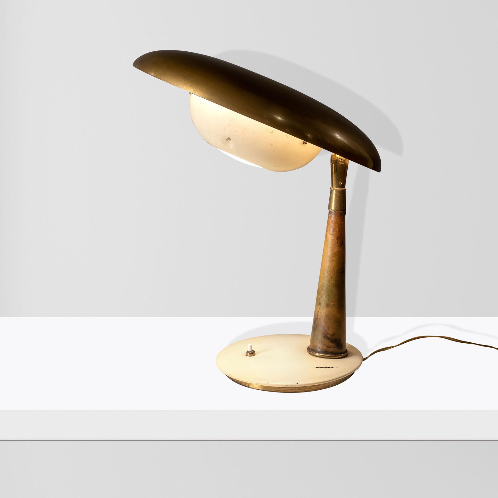 Angelo Lelii, prod. Arredoluce Italy, 1950s 50x35 cm.: brass and painted metal, stem covered in leather.Literature: Arredoluce, Catalogo Ragionato, Anty Pansera, pag.171