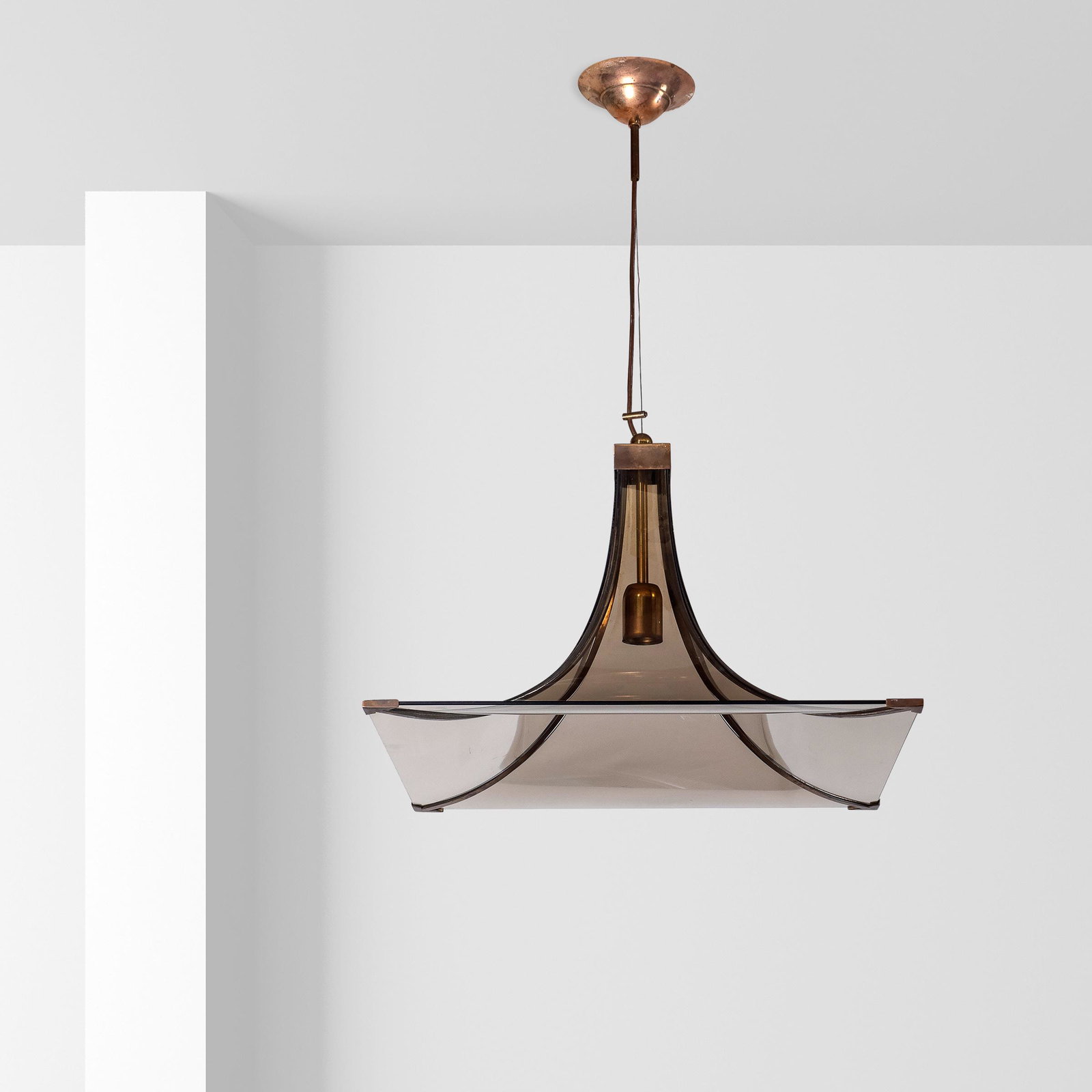 Esperia 1970s 76x52 cm.: Pagoda suspension lamp, brass and glass