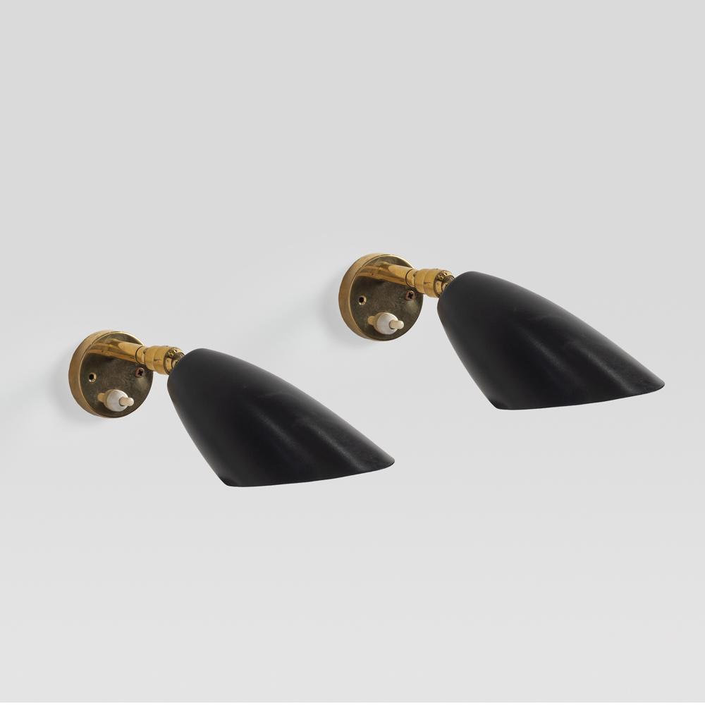 Italian manufacture (2): 1950s, 15x20x8 cm., pair of wall lamps in painted metal and brass