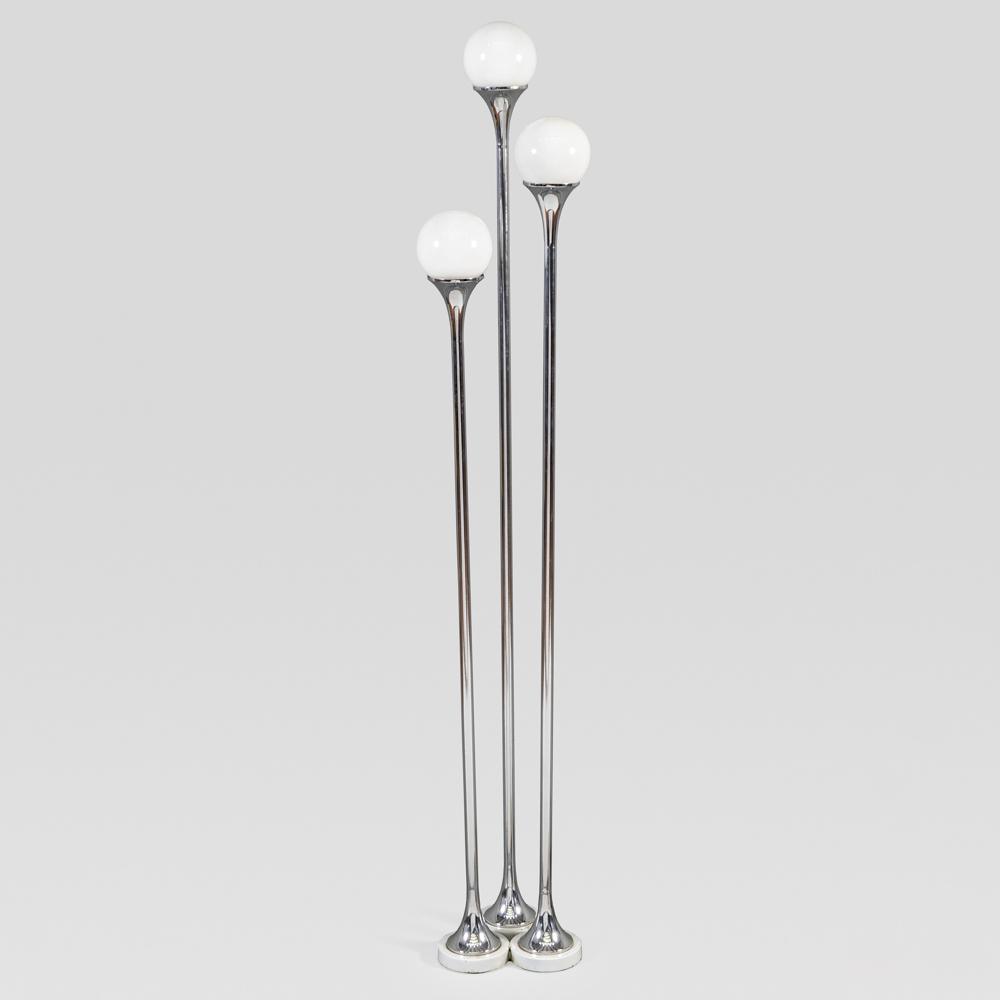 Prod. Oma: 1970s, h. 152 cm, Bubbles floor lamp in chromed and painted steel, opal glass diffusers, defects