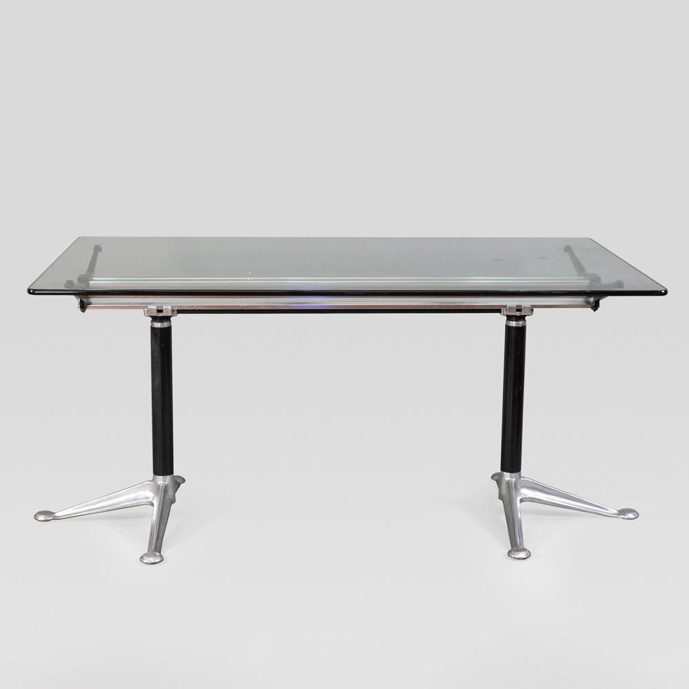 Bruce Burdick, prod. Herman Miller: 1980s, 73x151x91cm., Burdick mod. desk table in chromed and painted aluminum with transparent glass top