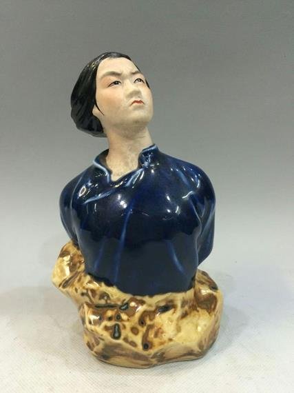 porcelain lady figurine (1 of 4)