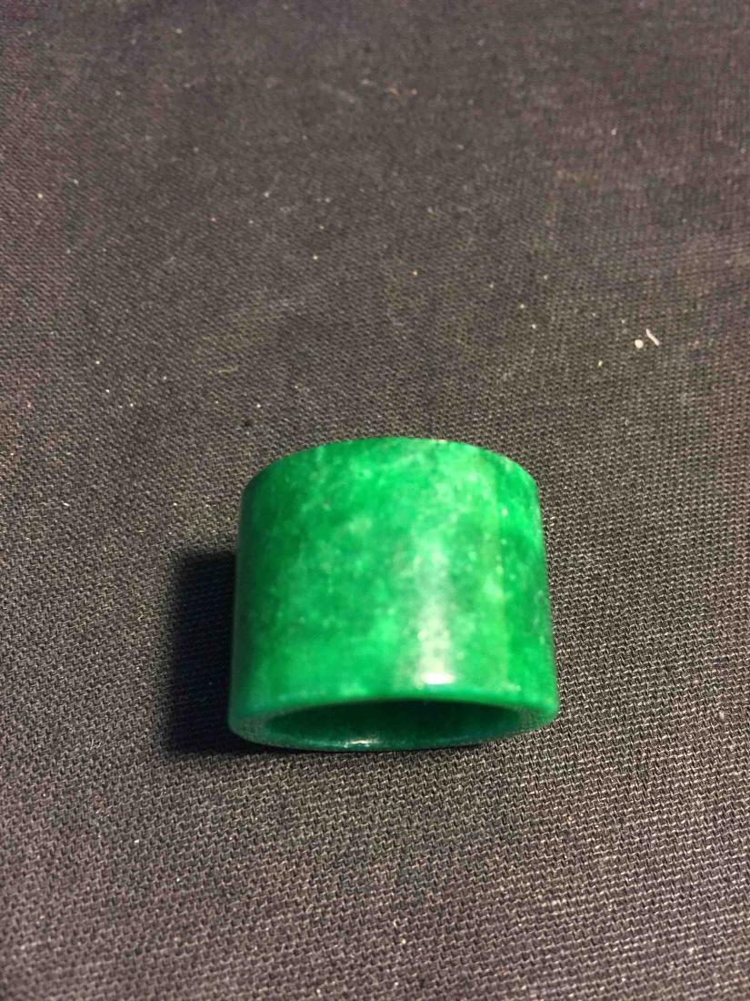 A Chinese emerald jade ring (1 of 3)