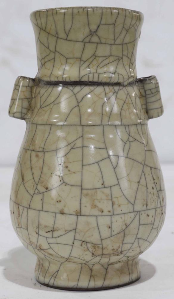 A "Guan-type" archaistic arrow vase (1 of 2)