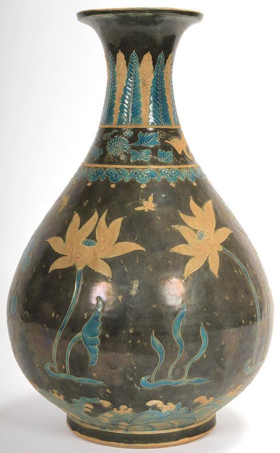 Chinese Ming Dynasty Fa Hua color Yuhuchun Porcelain (1 of 4)